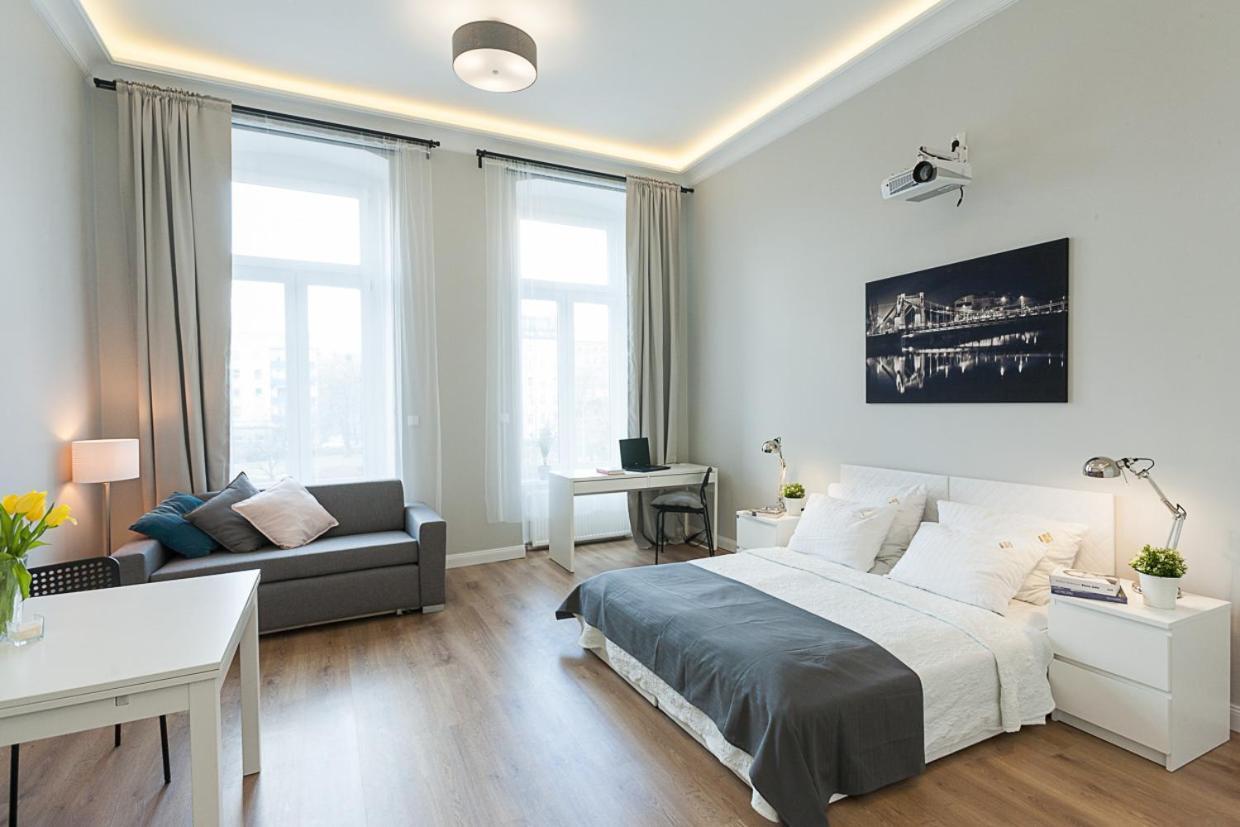 Apartment Plac Sw. Macieja ~ Self Check-in 20h